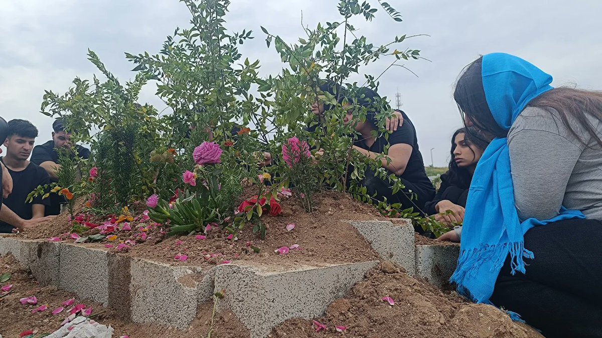 EgeTelgraf's tweet image. Staj yaptığı iş yeri hayatına mal oldu! 15 yaşındaki son yolculuğuna uğurlandı
#ogrenci #staj #is #kaza 

egetelgraf.com/staj-yaptigi-i…