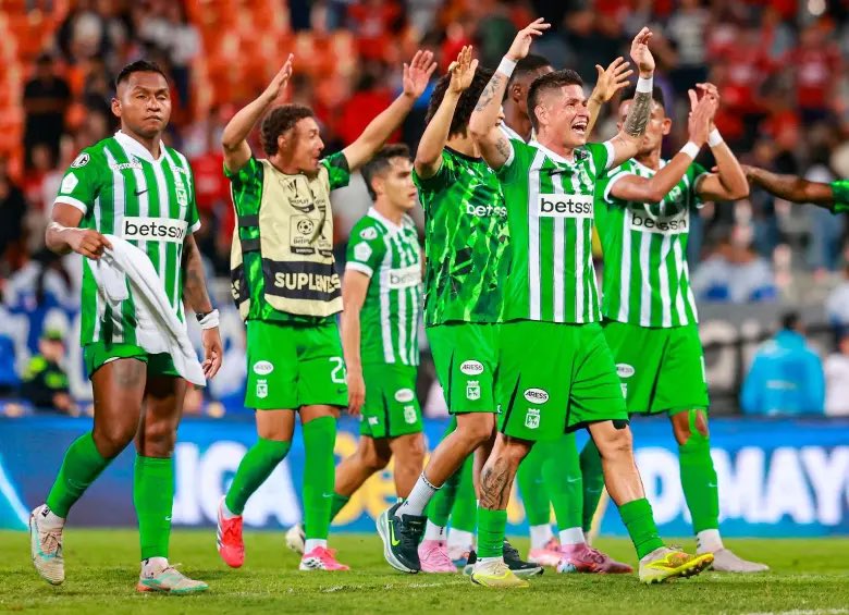 𝐌𝐢 𝐈𝐝𝐨𝟏𝟎💚 tweet media