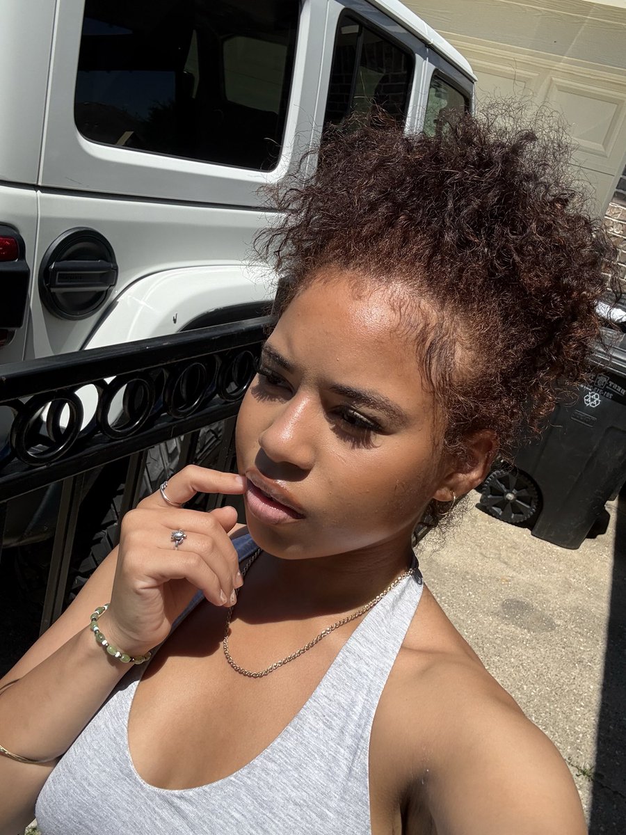 CordonSav72444's tweet image. I live for the sun #lightskin #copper #love #houston