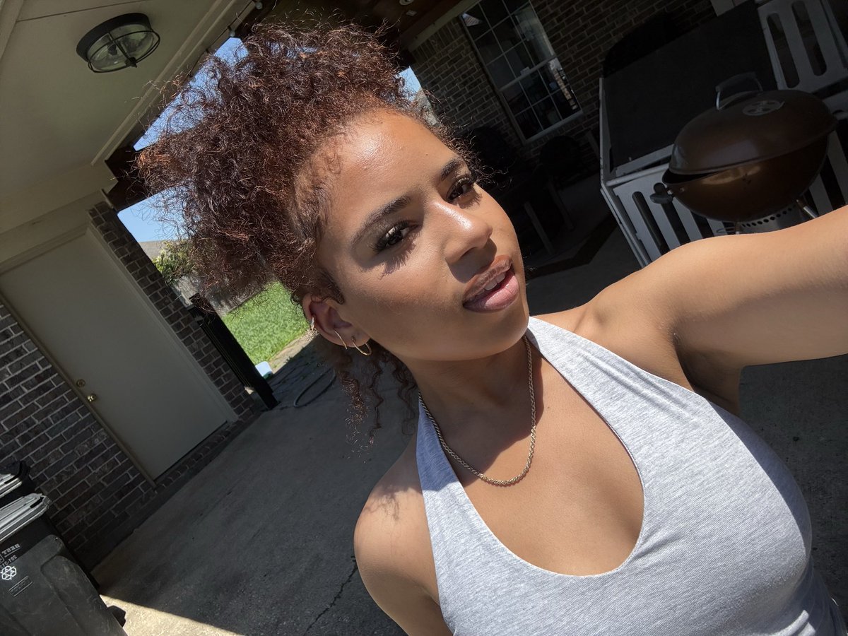 CordonSav72444's tweet image. I live for the sun #lightskin #copper #love #houston