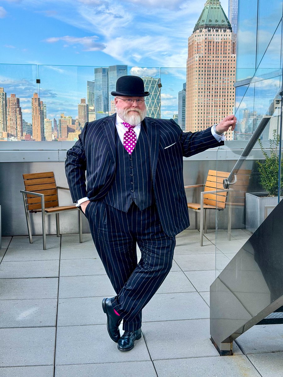 TheBigSartorial's tweet image. “You look like James Bond!”
”I guess if 3 or 4 James Bond’s were all wearing the same suit at the same time”
#Suitup #sartorial #dapper #bespoke #suit #bigguys