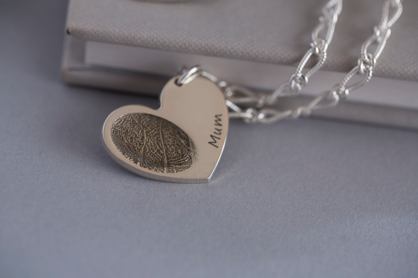 HOECoopfunerals's tweet photo. A personalised piece of jewellery made with your loved ones finger print 📿

#HeartOfEnglandFunerals #FuneralCare #MidlandsFuneralCare https://t.co/x5ApLgnylH