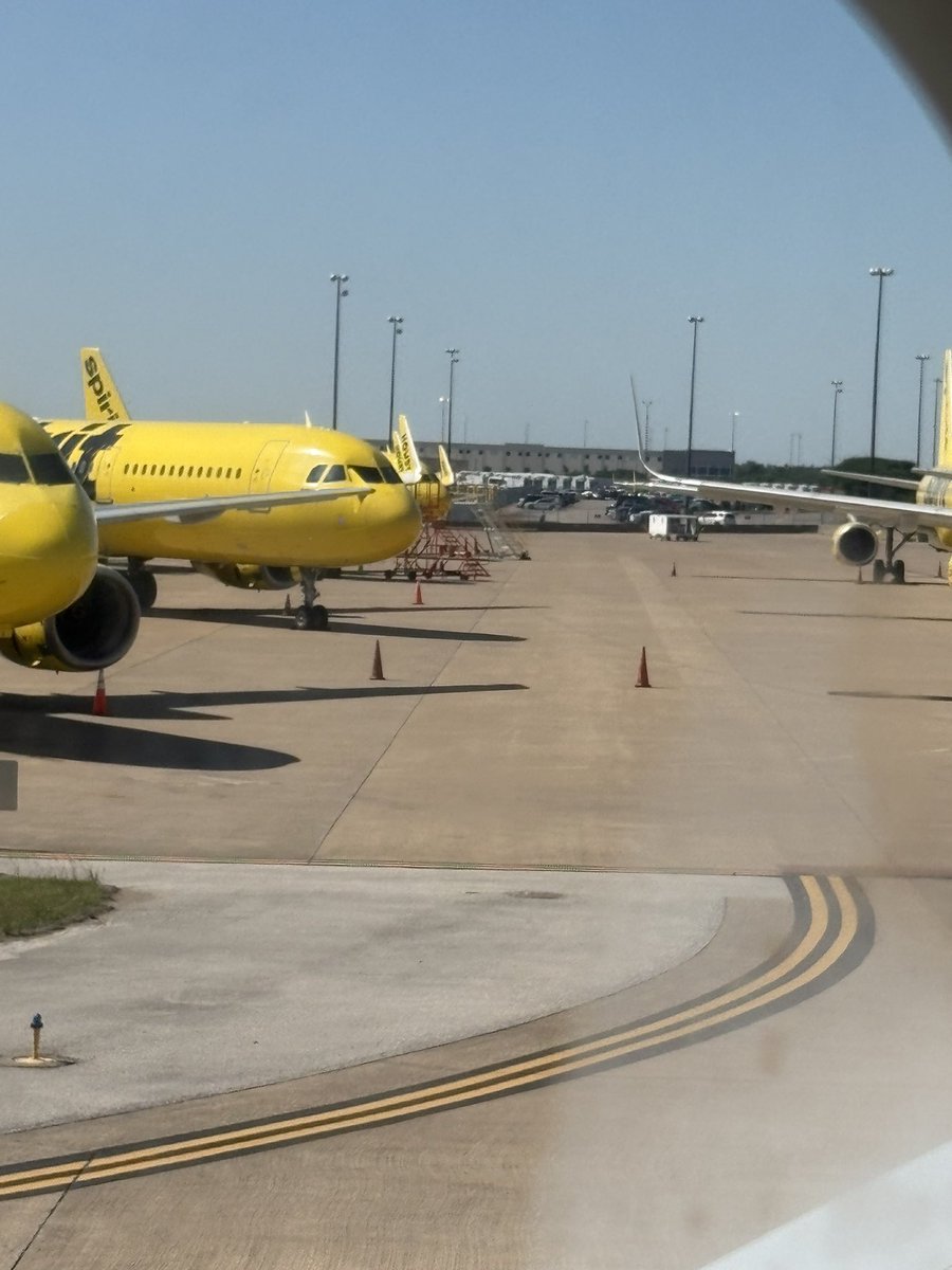 baugh_elliot's tweet image. I just flew into DFW from Denver and on our taxi in I caught a glimpse at about 7 former @SpiritAirlines jets parked on remote stands south of Terminal E! It’s really sad for me to see these jets basically just abandoned! #spirit #aviation @MCCCANM @Combat_learjet @SteveNomadic