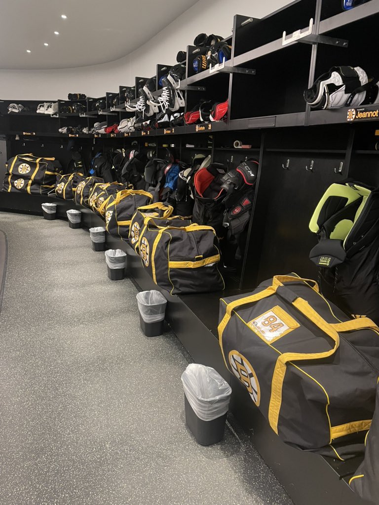 klaudia 🏒🏎️ tweet media