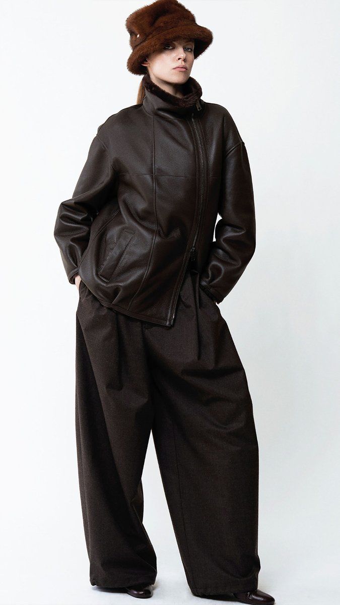 kendam_com's tweet photo. Herno Fall Winter 2026-2027 collection lookbook https://t.co/99ajZQq9bj
#Herno #FW26 #AW26 #Lookbooks #Fashion #Kendam https://t.co/OFsvE89BWK