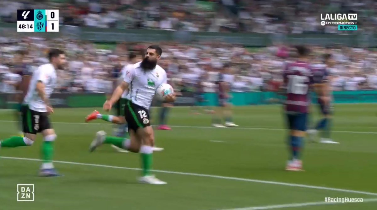 Un minuto llevaba en el campo.

El primer balón que tocaba.

14 goles en 28 apariciones.

¡QUÉ DUENDE TIENE VILLALIBRE!