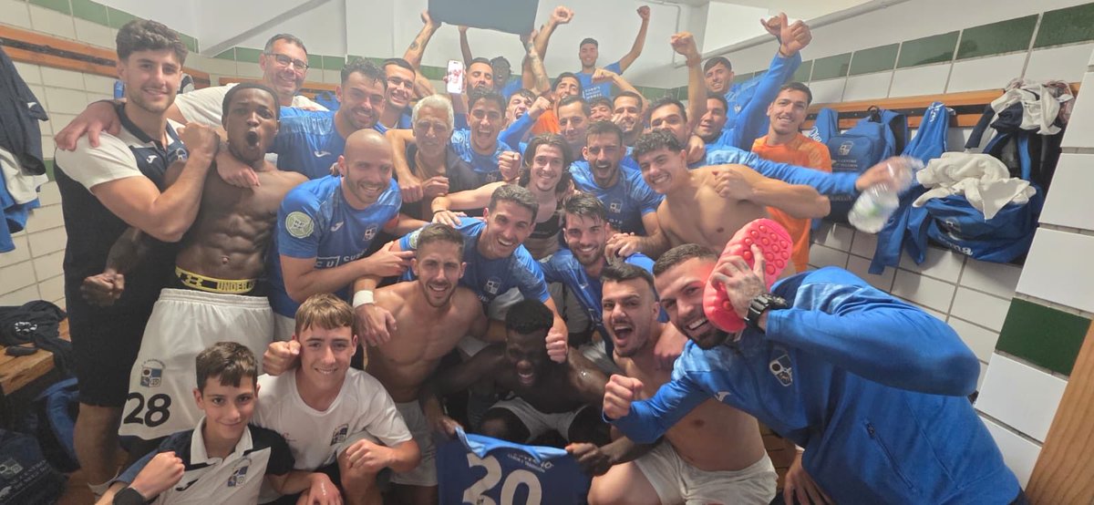 CD_Alhaurino's tweet photo. 90´| - FINAL DEL PARTIDO | +3️⃣ 

0️⃣ - Arenas Armilla CF
1️⃣ - CD Alhaurino

💙 ¡¡Esta victoria vale por un año más en 3RFEF!!!  ¡Vamos!💙🤍💙 https://t.co/Xa37AYomw0
