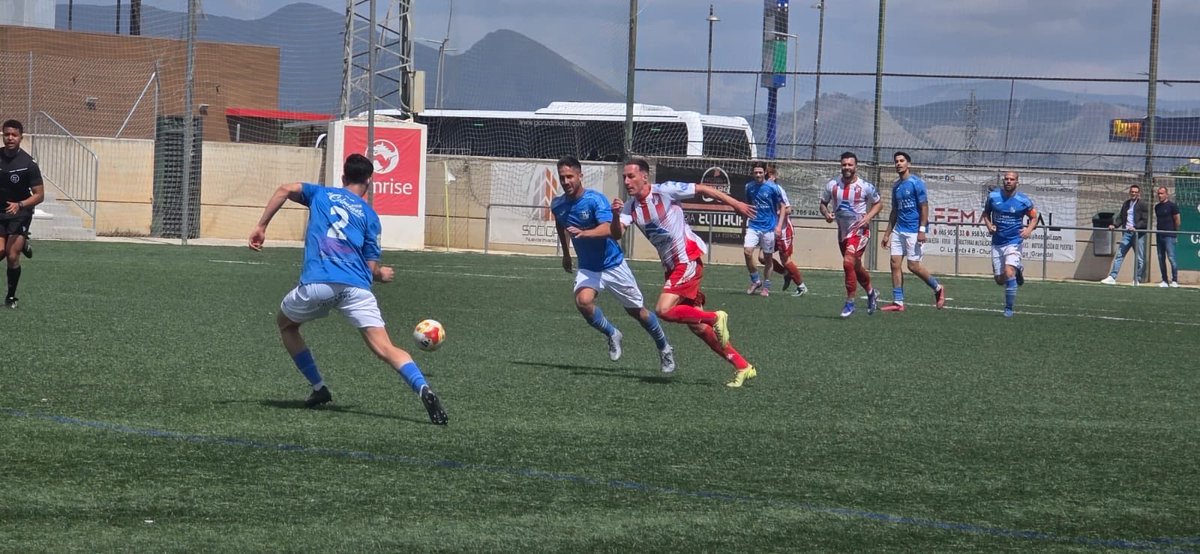 CD_Alhaurino's tweet photo. 90´| - FINAL DEL PARTIDO | +3️⃣ 

0️⃣ - Arenas Armilla CF
1️⃣ - CD Alhaurino

💙 ¡¡Esta victoria vale por un año más en 3RFEF!!!  ¡Vamos!💙🤍💙 https://t.co/Xa37AYomw0