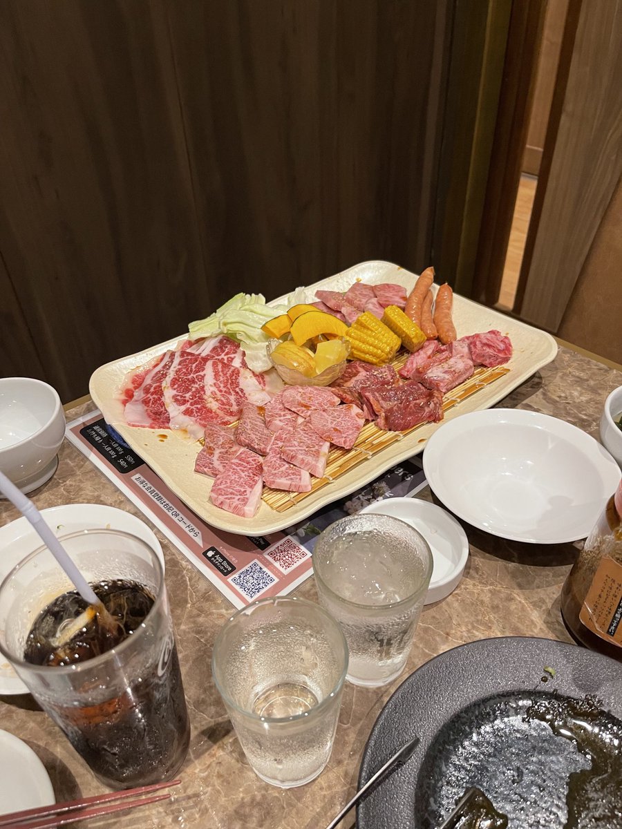 upug17's tweet photo. 今日は焼き肉旨い😋
朝はマリオムービー📽観て
シアターの階段を降りる時
階段を踏み外し転けた🥲
爆睡してて、起こされて寝ぼけてた😅
恥ずかしかった😩
でも焼き肉で忘れました😄 https://t.co/7E9sNRAzQq