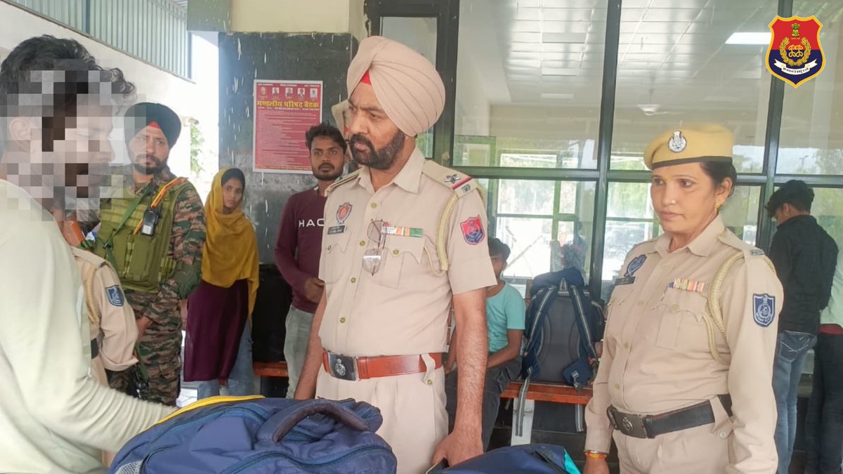 PathankotPolice's tweet image. #PathankotPolice conducted a #CASO Cordon and Search Operation at the railway station to curb the movement of anti-social elements, ensure public safety, and maintain law and order in the district. #YourSafetyOurPriority #PunjabPolice