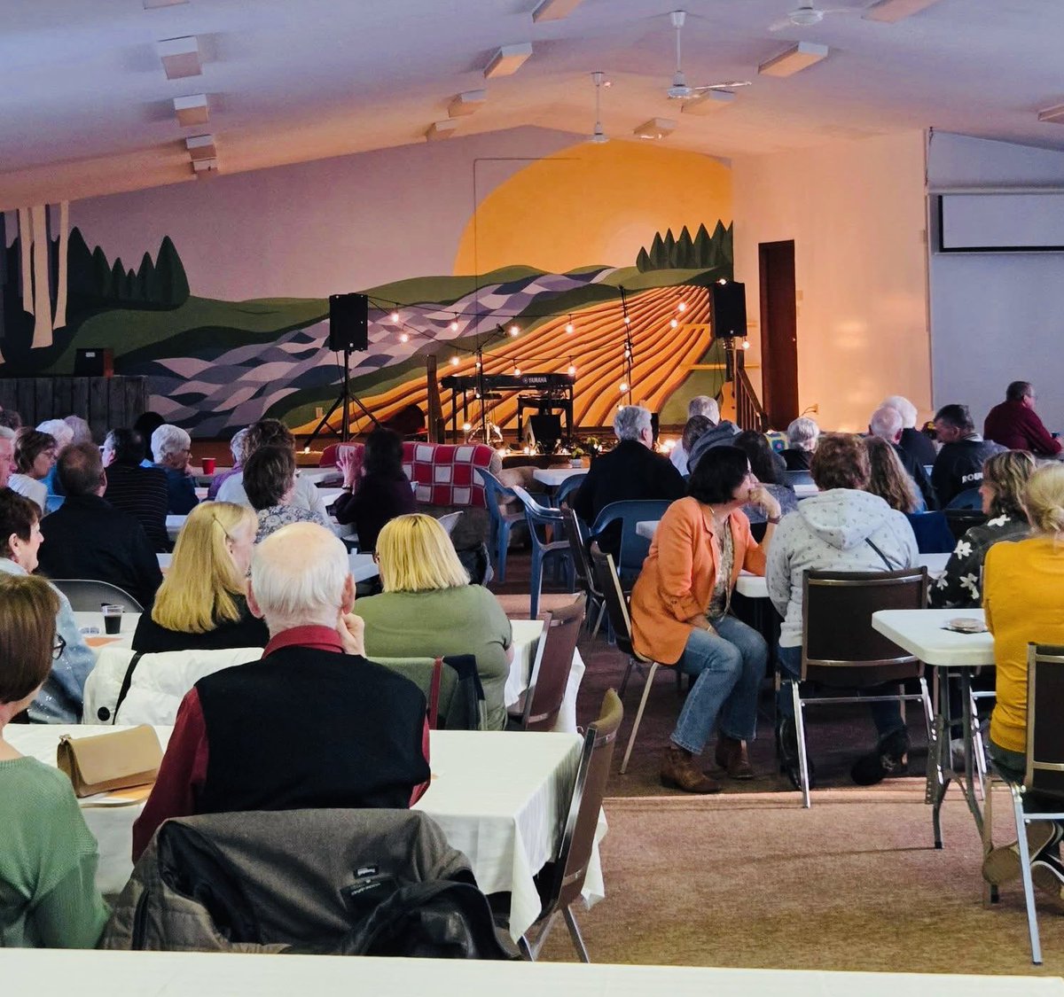 jefferystraker's tweet image. We had a great time performing a show up in Carrot River Saskatchewan! Such a great audience, wow. Thank you #piano #saskatchewan #folkmusic