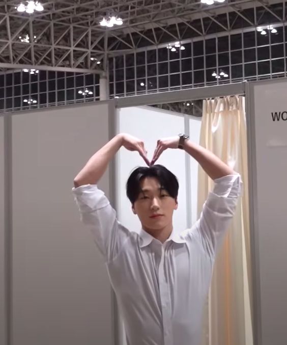 fireflycxtching's tweet image. looking for kpop moots! ── .✦

some groups that I like:
☆ stray kids ☆ ateez ☆ txt ☆ enhypen ☆ bts ☆ pentagon ☆ big ocean ☆ dragon pony ☆ kard ☆ and more.. 

i just want some more friends :)
#kpop #stantwt