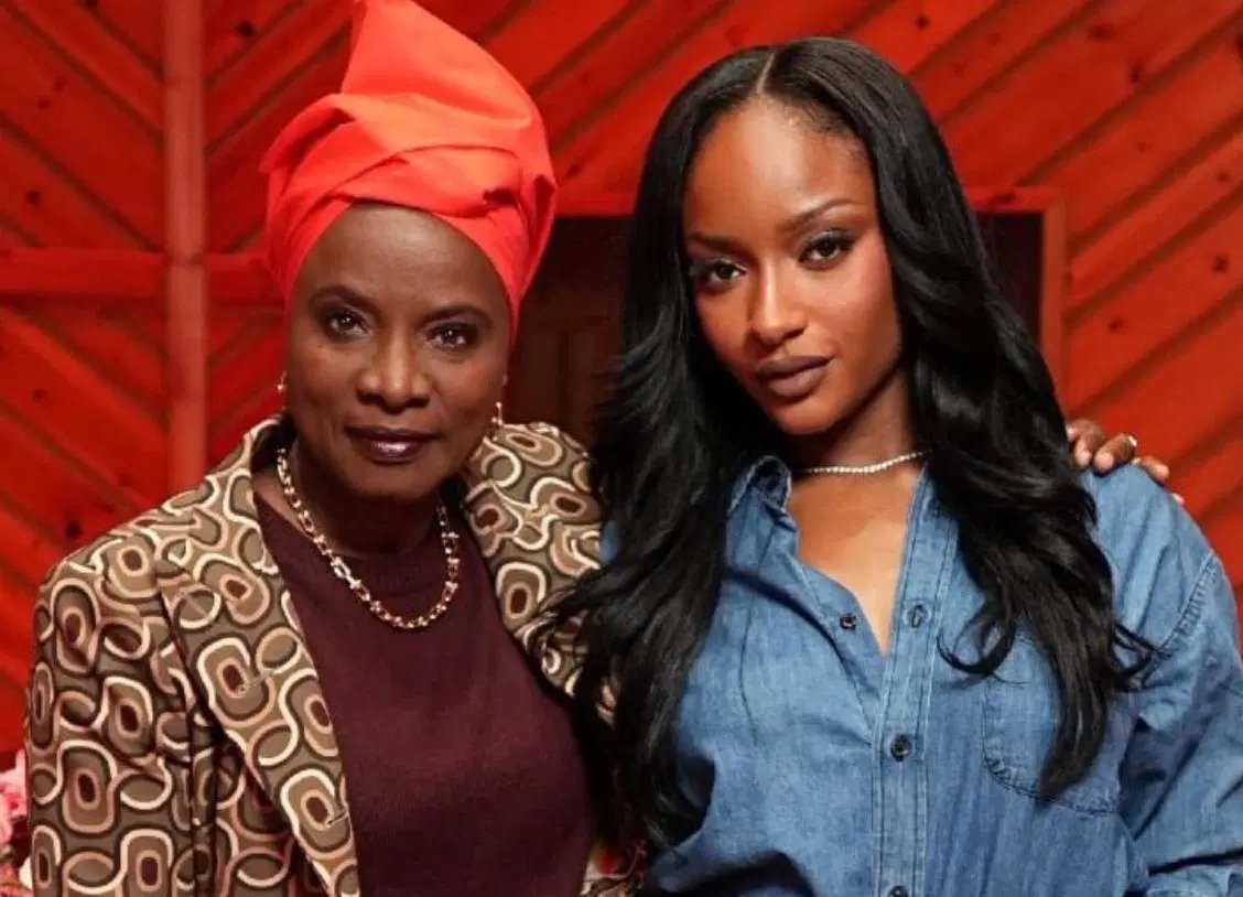 freshfmlagos's tweet image. #NowPlaying  : #BrandNew▶️1⃣0⃣5⃣.3⃣  "Aye Kan (Are You Coming Back ?) " by  @angeliquekidjo x @ayrastarr 

Cc: @Huz_Chosen1 @InfiniteMediaGr 

#StaySafe
#StayFresh
