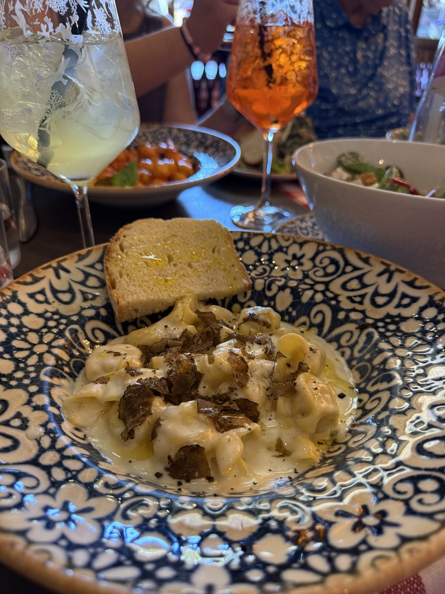 cdkush2271's tweet photo. Italy 🇮🇹… your were gorgeous 🍸 https://t.co/bUMA9iPyck