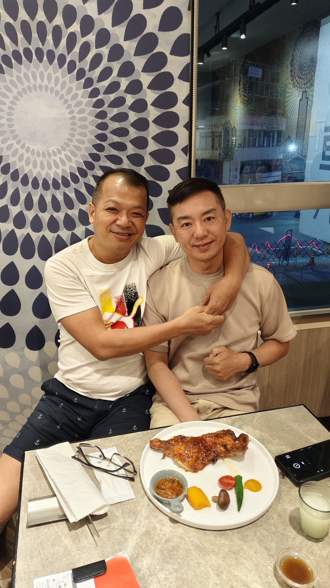 肉壯熟男 tweet media