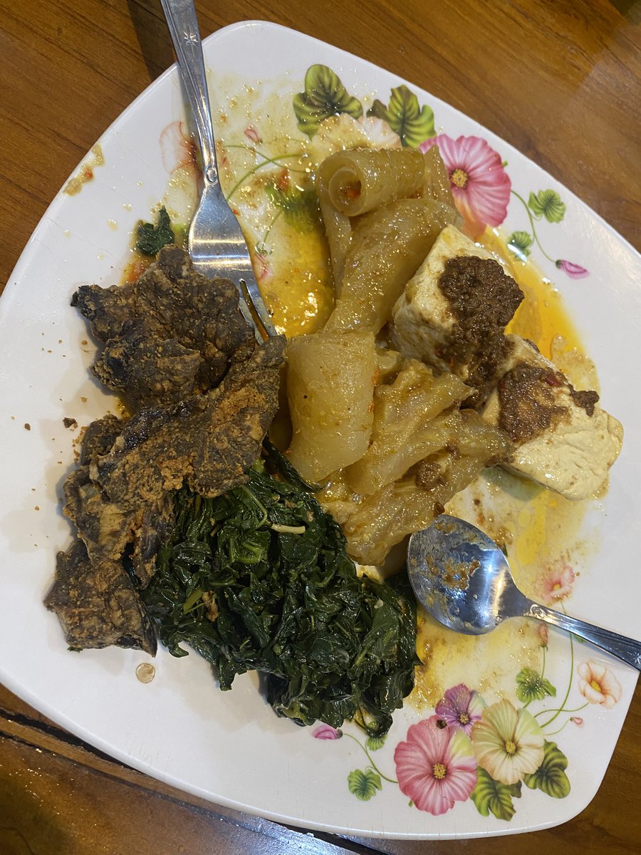 althealyta's tweet photo. Tempat nasi padang fav gw muter 365 charli xcx nice https://t.co/1N7J8x1dji