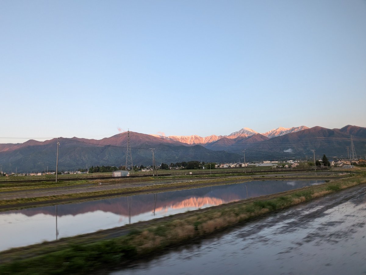 Blue_Arrow1600's tweet photo. 田植えシーズンに好天でしたので、アルプス号からはこの絶景。ですが前日の雨風の影響は残っており最終的に… https://t.co/BoSY7J269u