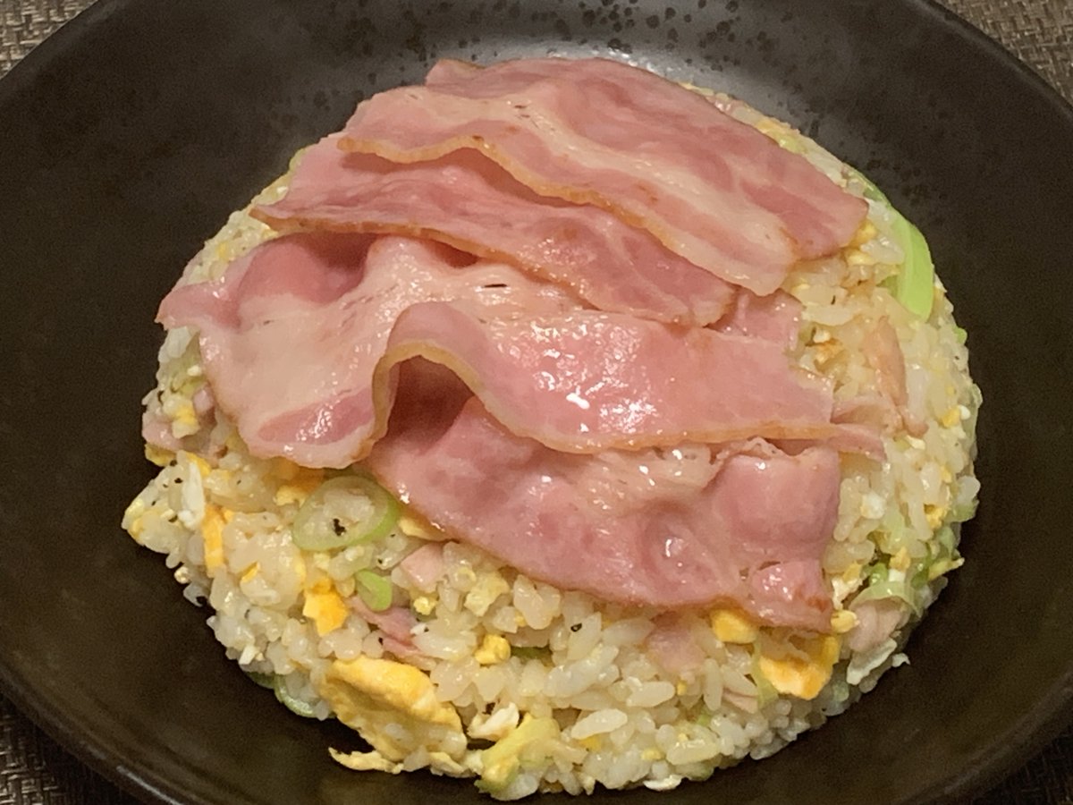 ＠もつ tweet media