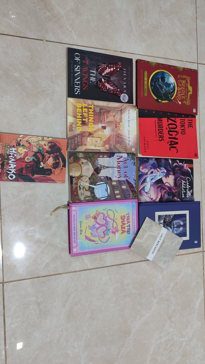 meandio's tweet photo. WTS novel &amp; au, bisa lewat oren🍊 &amp; ijo
📍Tangerang (ongkir ditanggung pembeli)
boleh dm buat cek condi💗💗 (kebanyakan masih like new karena bosen/cmn dibaca sekali)
act of money - 60k
hanako kun - 25k
teka teki shaka (hc, condi masih oke banget) - 82k
Cinderella Addiction - 55k https://t.co/A3yCRY9WTR