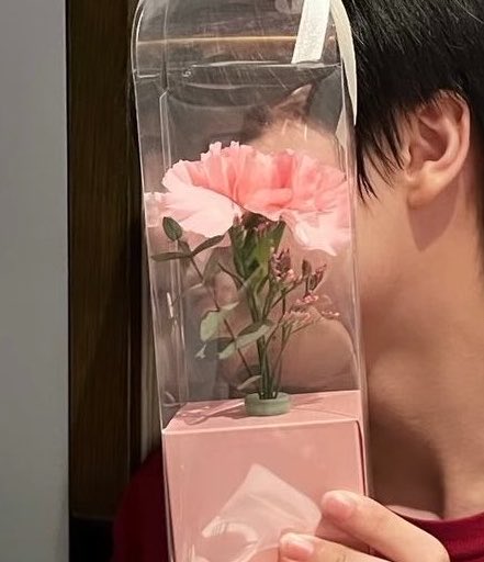 투명상자 사이로 턱밑점 보이는거…
억빠좀해도될까요ㅎㅎㅎㅎ💗💗