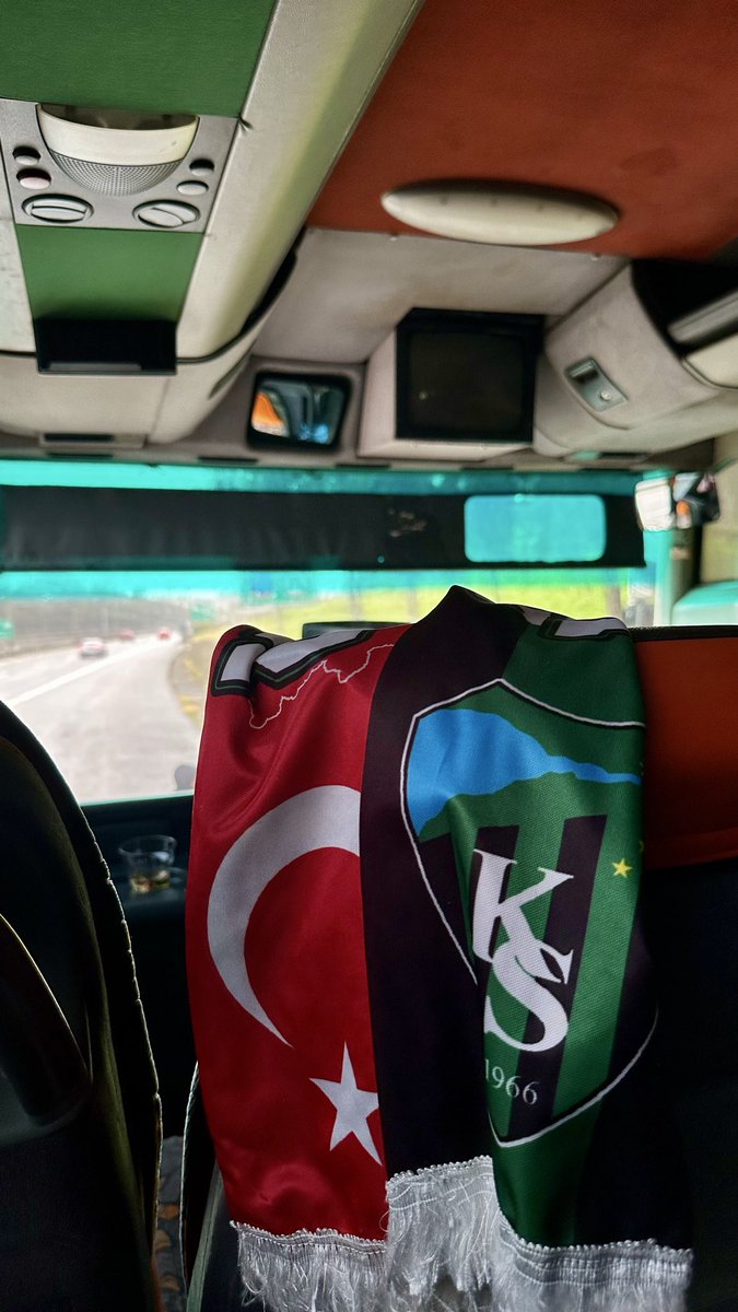 tanselbtn's tweet photo. ONURLUYUZ 
GURURLUYUZ 
KOCAELİSPORLUYUZ !
#deplasmanyolları https://t.co/erinKMJ3F3