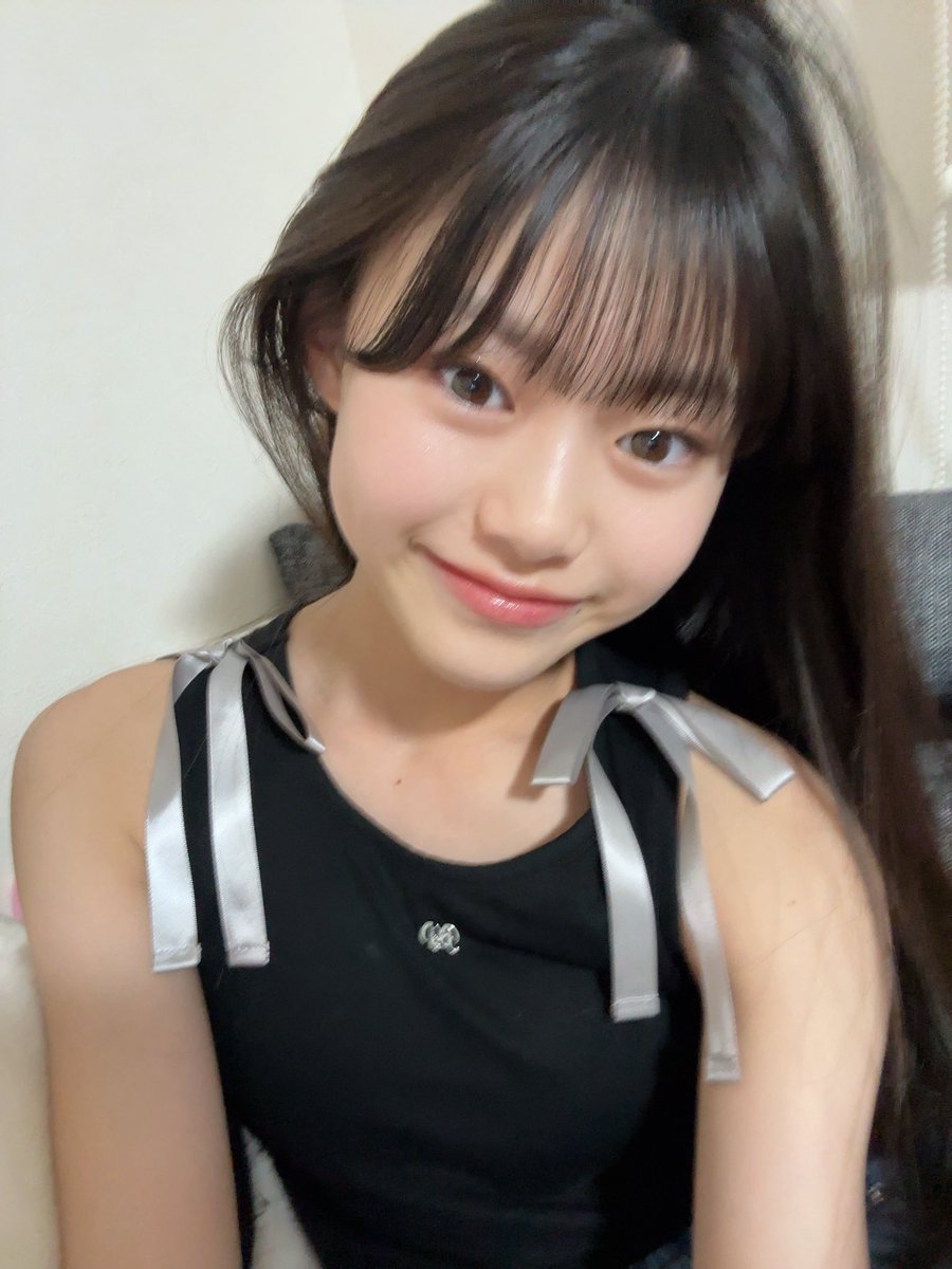 sana_mizutani's tweet photo. 髪型で全然違うかも〜♡♡
どっちがいいかなぁ❓🩷
#GW #こどもの日 少し早いけど💦
GWまだまだ楽しんでね🥰
#BlueDaisy 🩵❁⃘*.゚ https://t.co/QYLnXFcbWb