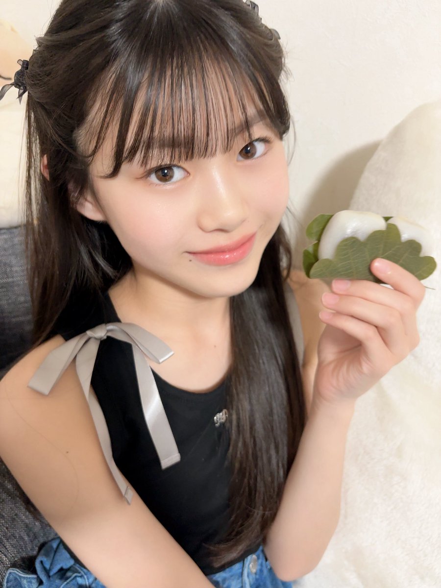 sana_mizutani's tweet photo. 髪型で全然違うかも〜♡♡
どっちがいいかなぁ❓🩷
#GW #こどもの日 少し早いけど💦
GWまだまだ楽しんでね🥰
#BlueDaisy 🩵❁⃘*.゚ https://t.co/QYLnXFcbWb