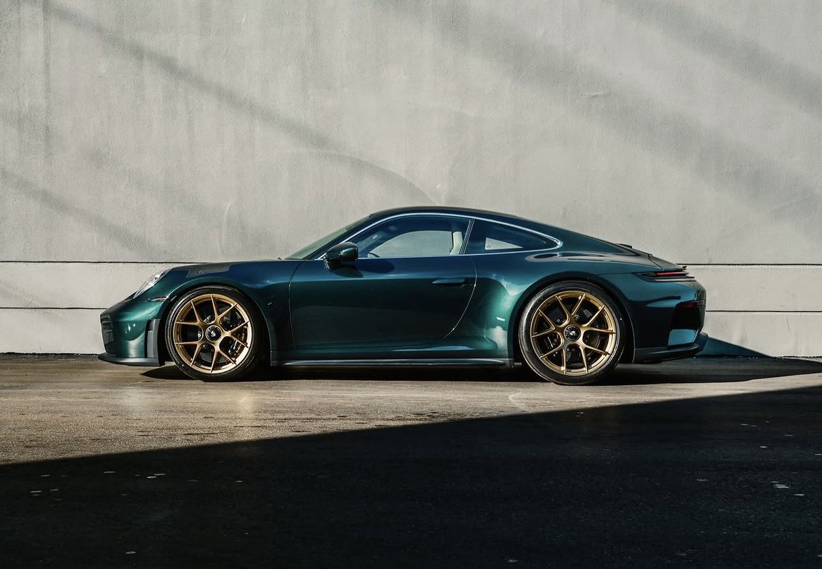 Porsche Club tweet media