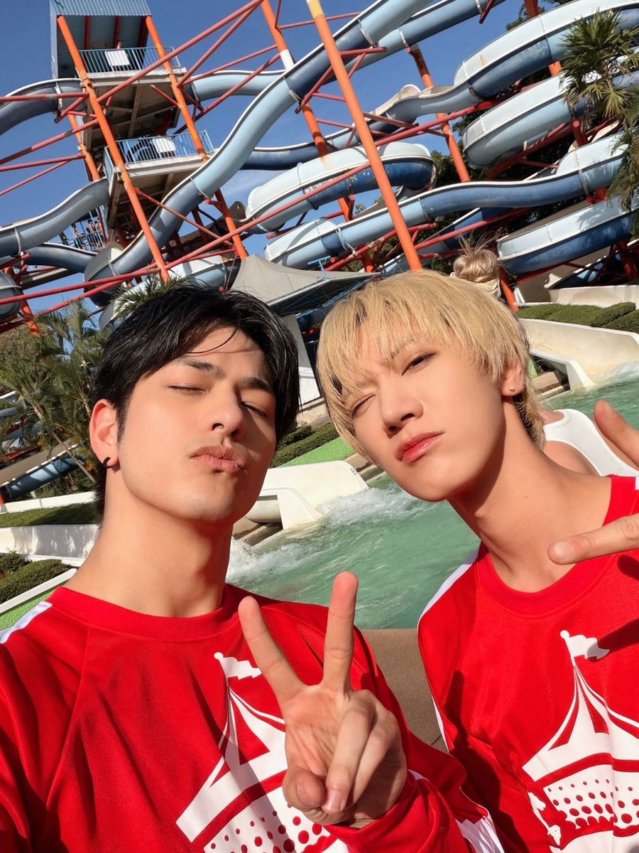 TENzenter's tweet image. 260503 lukevoyage Instagram  Update

เบื้องหลังกับ Ten! ใครตีปิงปองเก่งกว่ากัน🏓?
ดู EP ใหม่ Sold Out บน YouTube กันหรือยัง? ไปดูกันเลย!

#SOLDOUT_TEN_EP5 
#SOLDOUT
#เตนล์ #TEN