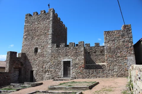 pimpignole37's tweet image. Votez St Germain Laval, bourg rural perché sur un rocher qui se concentre autour de l’ancienne chapelle d’un château féodal dont les fondations remontent au XIIème siècle 
#Loire #Rhône #Allier #RhôneAlpes #Patrimoine