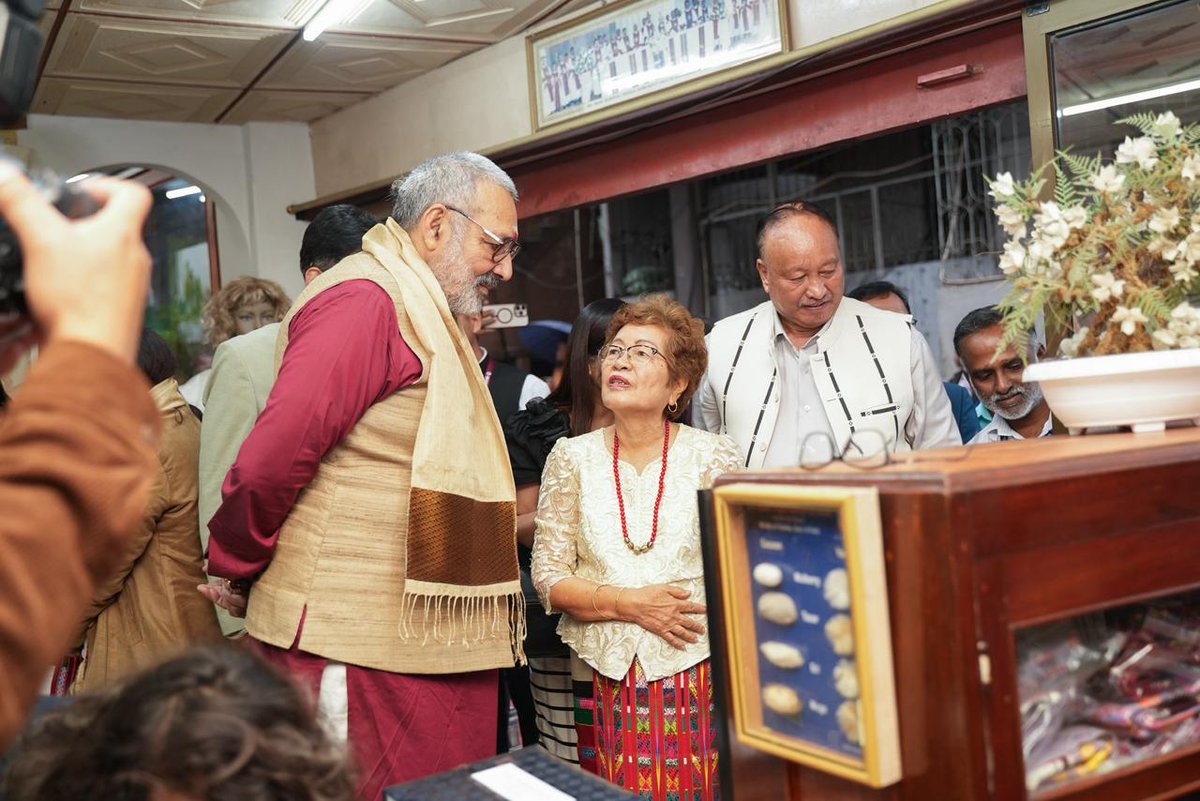 PIBMizoram's tweet photo. Union Minister of Textiles, Shri Giriraj Singh urges Buyer-Seller Meets, Youth Participation to Promote Silk in Mizoram and Northeastern States

He stated that the introduction of small, community-level machinery is crucial for efficient textiles products development in Mizoram. https://t.co/hVIyCfLeof