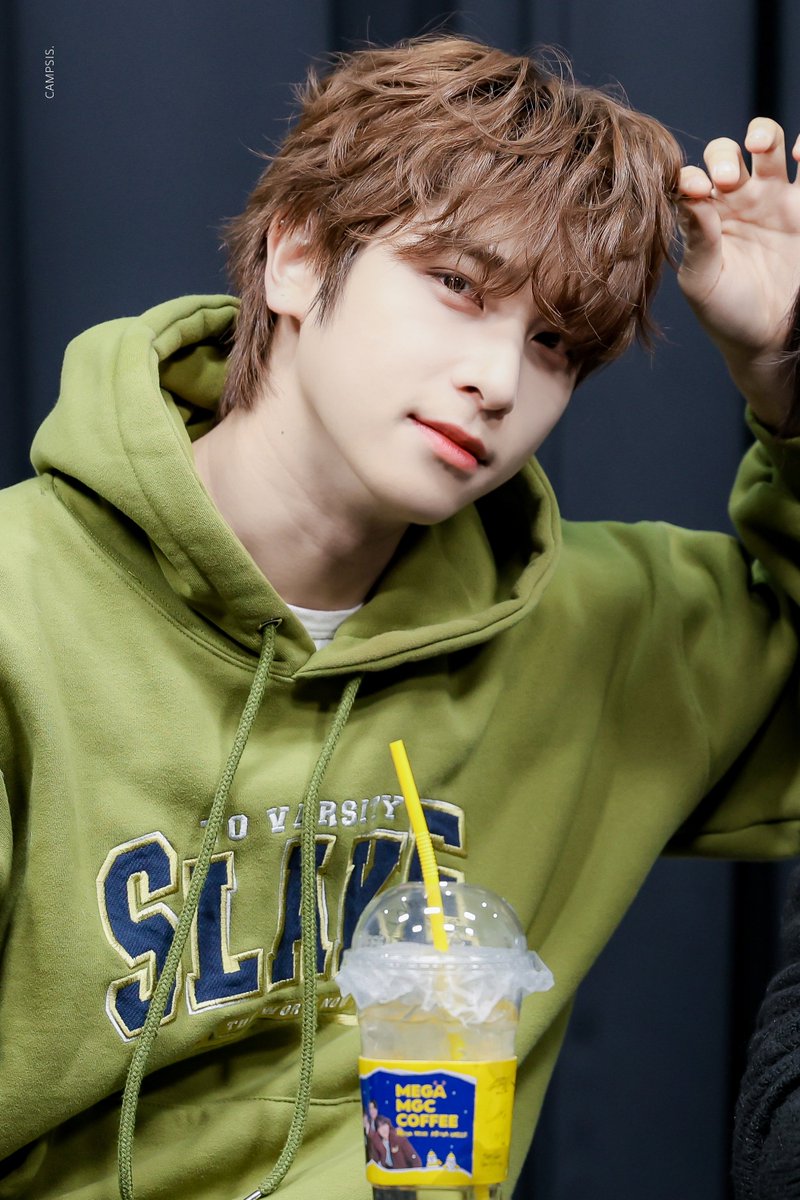 CAMPSIS1207's tweet image. 260101 스타라이크뮤직

복슬 강아지🌳🐾

#BAE173 #HANGYUL #한결 
#이한결 #하염없이_어여쁜결