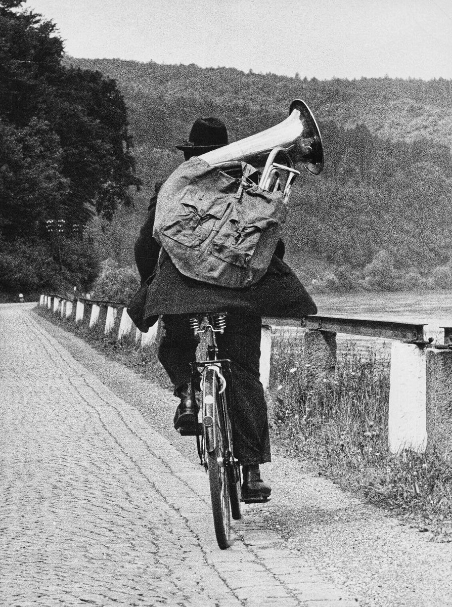 AmablePhoto's tweet image. *
📷 Toni Schneiders

*
#PhotoOfTheDay #Photography
#BlueskyPhotography #PhotoKind