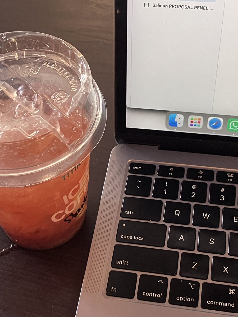 wayoflin's tweet photo. pengen ngingetin ke semua orang buat sabar, bersyukur, dan jangan menyerah.

aku lagi di fase demot, stress parah, scroll x, nemu postingan tahun 2021... ternyata baru aja kemaren aku living my old days dream.. https://t.co/dTEFD22doN