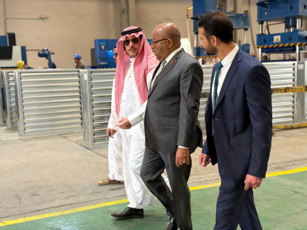gulfaa1's tweet image. خطوة جديدة نحو التعاون الدولي 
استقبال سفير أنجولا في مصنع Gulfa يعكس التوسع في العلاقات الصناعية
A new step towards global collaboration 
Welcoming the Ambassador of Angola at Gulfa reflects our growing industrial partnerships
#Gulfa #SaudiIndustry #Vision2030 #GlobalBusiness