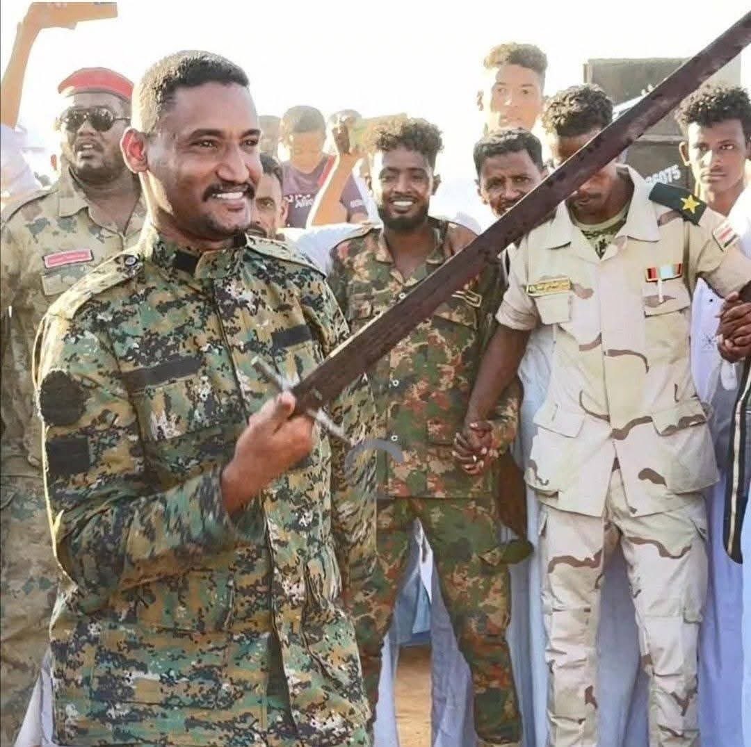 wadabdo2425's tweet photo. الإمارات تستهدف منزل قائد ثاني بقوات درع السودان بقرية الكاهلى وتسبب في وفاة اطفاله 
البرياء  لا سلم الله الامارات وجنجويد القحاته ومن عاونهم https://t.co/YVXsK65TEq