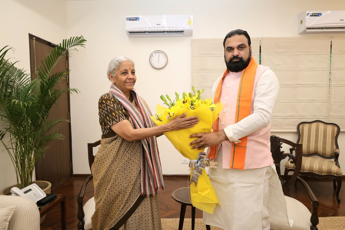 samrat4bjp's tweet image. माननीय केंद्रीय वित्त मंत्री श्रीमती @nsitharaman जी से शिष्टाचार मुलाकात कर बिहार के आर्थिक विकास, समग्र उन्नयन और प्रगति के विभिन्न आयामों पर विस्तृत एवं सार्थक चर्चा हुई।

#ViksitBihar #ViksitBharat