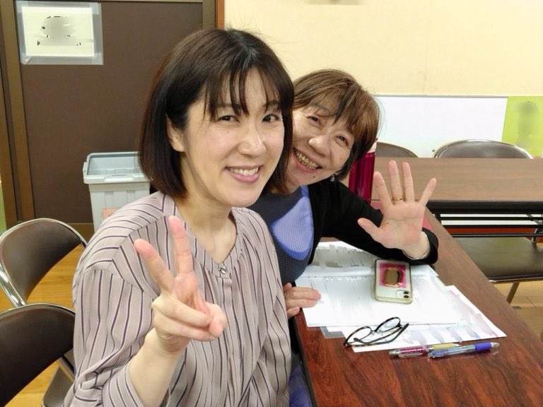 今日も「想い出の香里ヶ丘に夢が咲く」の読み合わせでした。
団長のパソコンで香里ヶ丘団地の構造や地図を確認しながら、舞台のイメージをぐっと具体的にしていきました。
少しずつ物語の輪郭が見えてきて、ワクワクしています✨