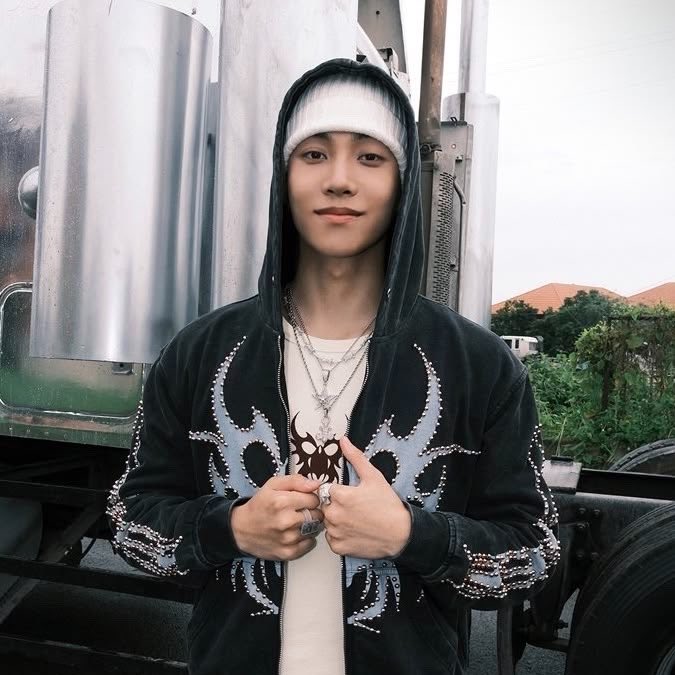 tyal 🧍🏻‍♀️🌰 (aku sayang r-y-u-l) tweet media