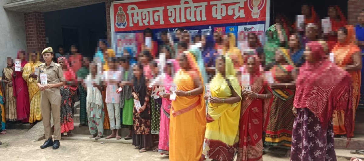 bastipolice's tweet photo. मिशन शक्ति 5.0 के तहत जनपद के विभिन्न थानों की मिशन शक्ति टीम द्वारा बहू बेटी सम्मलेन का आयोजन किया गया तथा एंटी रोमियो स्क्वाड द्वारा महिलाओं/बालिकाओं/छात्राओं को जागरूक किया गया ।- https://t.co/2CZBCqQGqQ