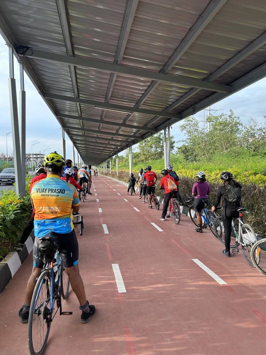 Ravi_1836's tweet photo. Hyderabad India 🇮🇳 Took inspiration from South Korea Installed 23 KM Solar roof cycling track https://t.co/DjJ6sQ1glu