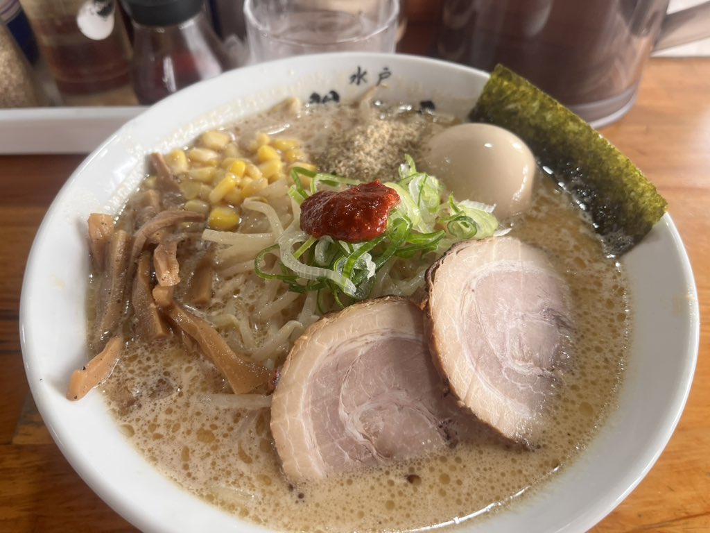 ミツネ tweet media