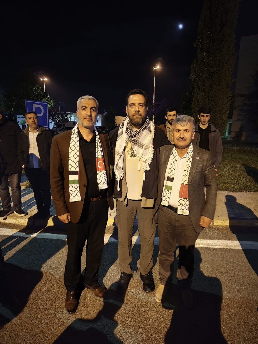 Hseyin1424574's tweet photo. Silahlı Korkak Terröristlerin çekindiği Silahsız Sumud Filosu Yiğitlerinden Yunus Kava başkanımızı Elazığ  Havaalanı'nda karşıladık. 
Yaşasın Kutlu Direniş
Kahrolsun İsrail 
Kahrolsun ABD https://t.co/q0ryLbofD8