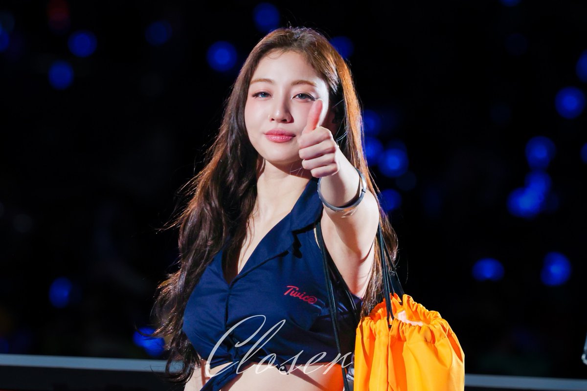 With Hyo 🏧 tweet media