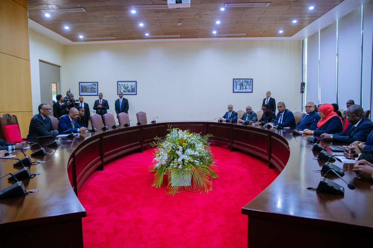 ikulumawasliano's tweet photo. Rais wa Jamhuri ya Muungano wa Tanzania Mhe. Dkt. Samia Suluhu Hassan akiongoza Ujumbe wa Tanzania kwenye mazungumzo na Ujumbe wa Rwanda uliongozwa na Rais wa Nchi hiyo Mhe. Paul Kagame, tarehe 03 Mei, 2026. https://t.co/DdxgVe2fSD
