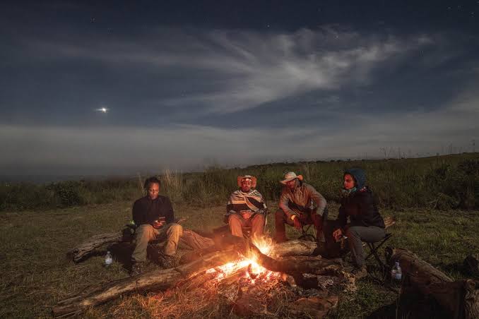 ExplorerRwanda's tweet image. Boat ride… wildlife… sunset… campfire. 🌅🔥

This is what you will enjoy in Akagera National Park.
Peaceful moments, beautiful views, and real adventure.

👉 Message us on WhatsApp to book today
📲 +250 787 620 114
🌐greenexplorerrwanda.com
#VisitRwanda
