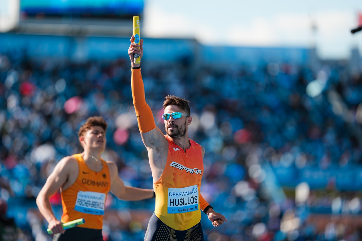 atletismoRFEA's tweet photo. The "Spanish Beatles" ✅ QUALIFIED
OBJETIVO CUMPLIDO ... y van 5⃣

El cuarteto de 4x400 m 🇪🇸 #EspañaAtletismo de 4x400 m ➡️ Beijing 2027

2º ⏱️3:01.37
@davgarzur 🤝 @SamuelGarcia400 🤝
@ManuelGuijarro2🤝@oscarhusillos

Los viejos "rockeros" son mucho "rockeros"
Y Samu superando un traspiés del que salió airoso
👏👏👏👏

#WorldRelays #PasiónPorCompetir
📊 https://t.co/22VkQv71Fx
📺 @teledeporte @rtveplay
📸 https://t.co/T6pCNeo4tf