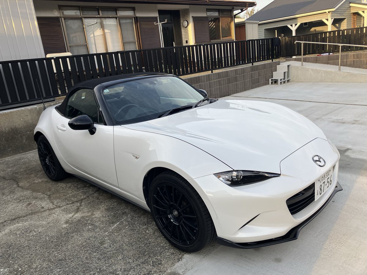 昨日は昼まで仕事してからの久しぶりの洗車
駐車場&amp;庭のリフォームでしばらく使えなかったからねー
NDもピカピカご満悦でござる

夜は中学時代からのオタク仲間と食事に
何やかんや4時間近く話してたな