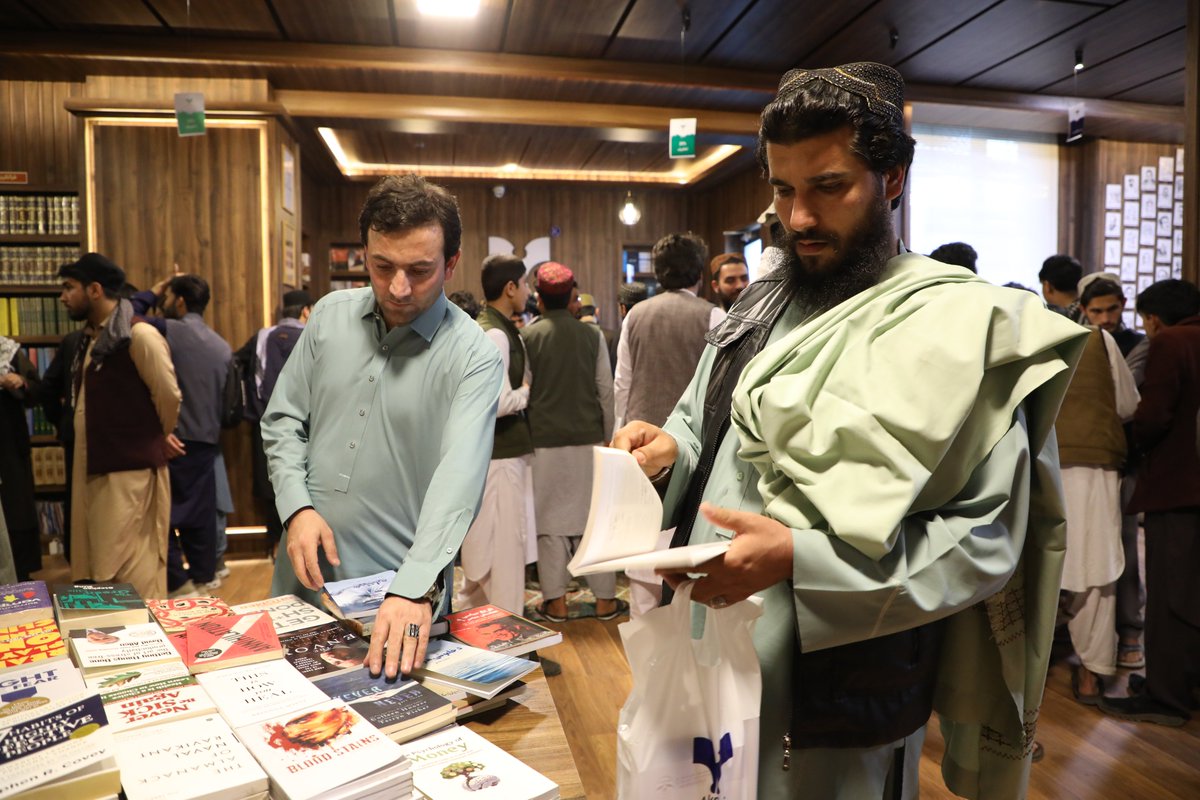 Aksos Book Store tweet media