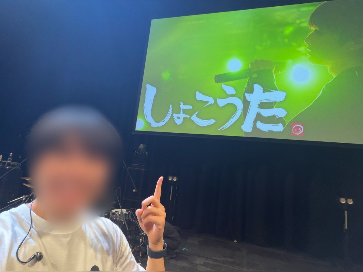 Osamintinus's tweet photo. 楽しすぎた！！！！！
しょこさん、初ライブおめでとう！
ゆゆうたさんもこうさん、ご一緒できて嬉しかったです。盛り上げのプロやった。
会場の皆さん、歌を聞いてくれてありがとう。素敵なお花もありがとう。
スタッフの皆さん、バンドの皆さん、感謝！
俺この中で歌ってました！！
帰ったら配信する https://t.co/lIE85OxyJh